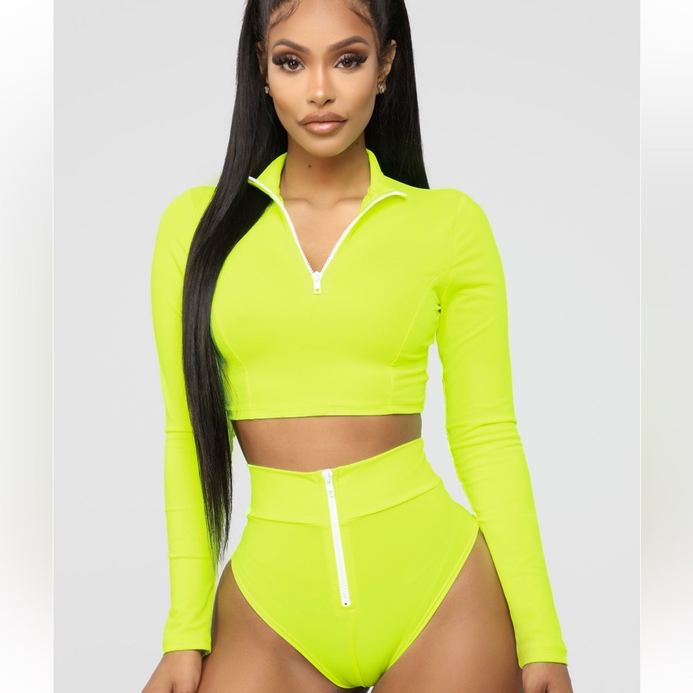 NWT Fashion nova Swimsuit sz M